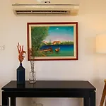 Seaside Luxury Flat Perivolia